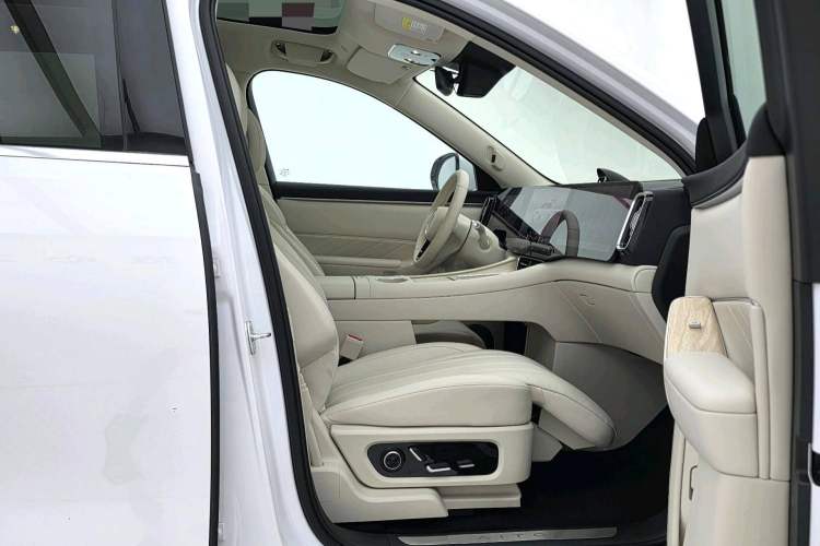 Used Hima AITO M8 2025 Extended-Range Max+ Version 53.4 kWh 5-Seater Edition
