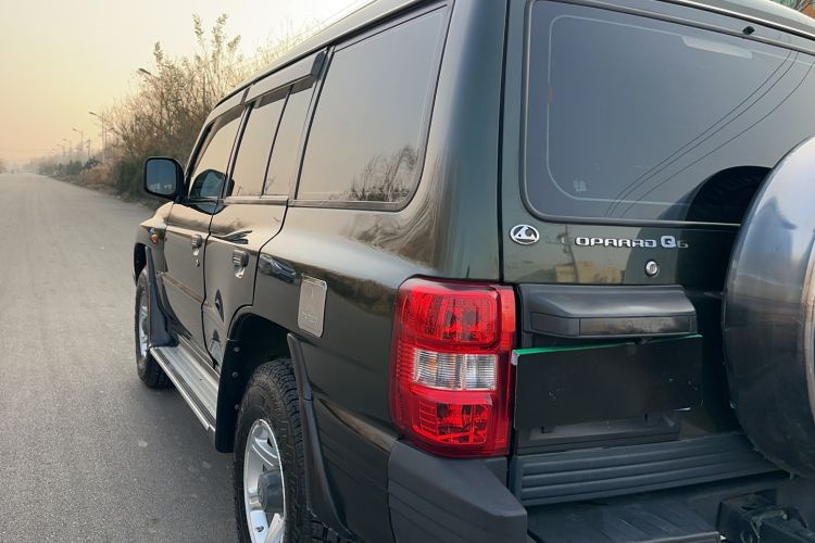 Used Leopaard Q6 2014 2.4L Two-Wheel Drive Version
