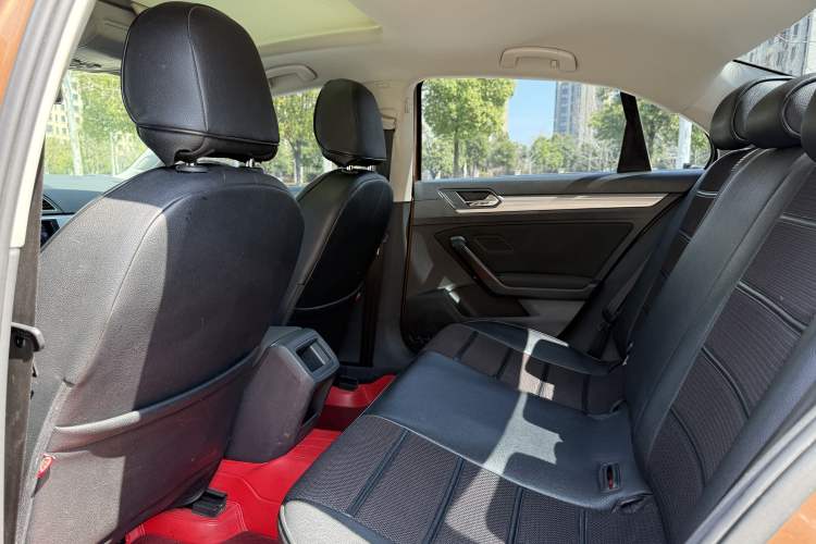 Used Volkswagen Lamando 2017 230TSI DSG Fashion Edition
