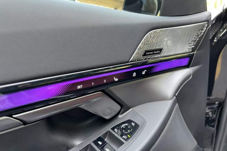 Used BMW i5 2025 eDrive 40L M Sport Package Interior 3