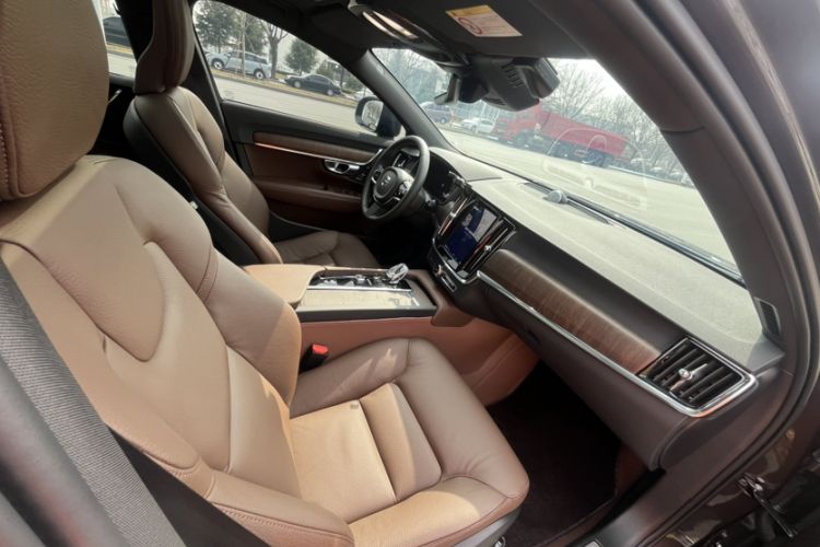 Used Volvo V90 2024 Cross Country B5 AWD Smart Range Edition
