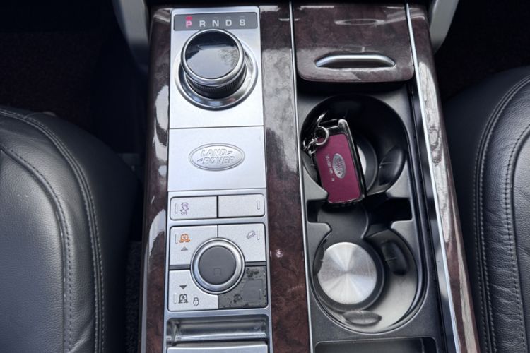 Used Land Rover Range 2021 3.0 L6 Grand Edition Interior 4