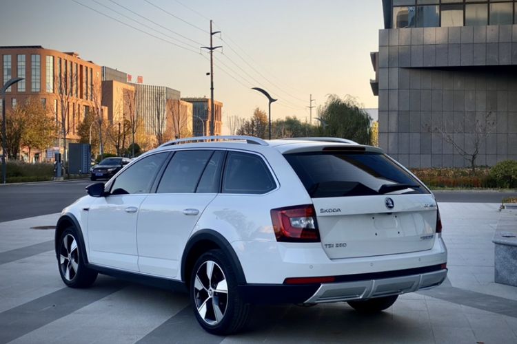 Used Skoda Octavia 2018 Station Wagon TSI280 DSG Luxury Edition
