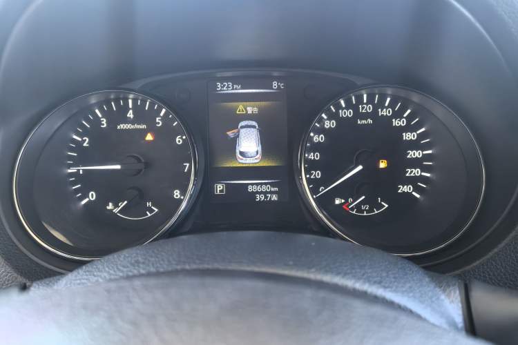 Used Nissan Qashqai 2016 2.0L CVT Elite Edition Odometer Close Up