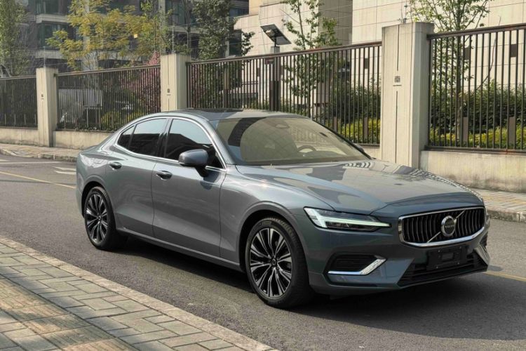 Used Volvo S60 2023 B4 Zhiyuan Luxury Edition
