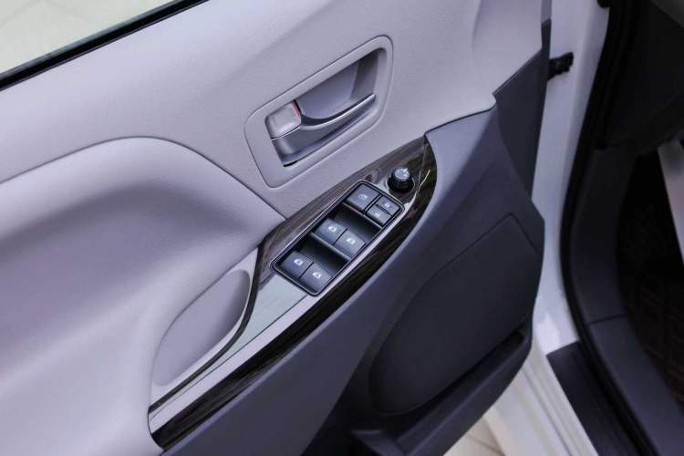 Used Toyota SIENNA  Interior 2