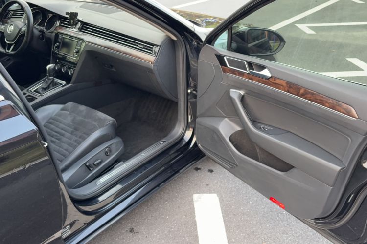 Used Volkswagen Magotan 2017 330TSI DSG Luxury Model Interior 2