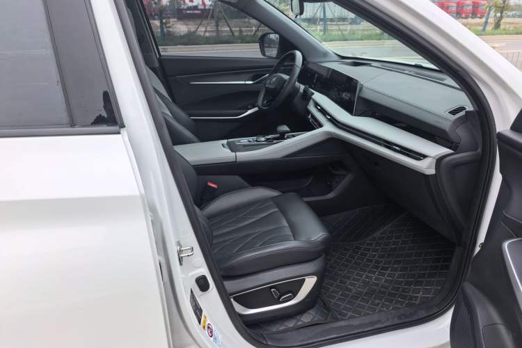 Used Changan CS75 PLUS 2024 3rd Generation Champion Edition 2.0T Intelligent Drive Performance Model
