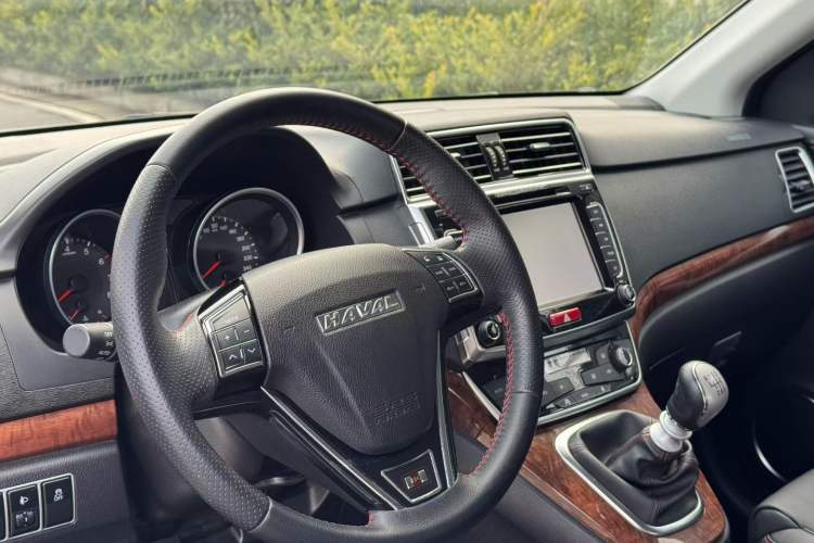 Used Haval H6 2015 Revised Version Sport Edition 1.5T Manual Transmission Two-Wheel Drive Elite Grade