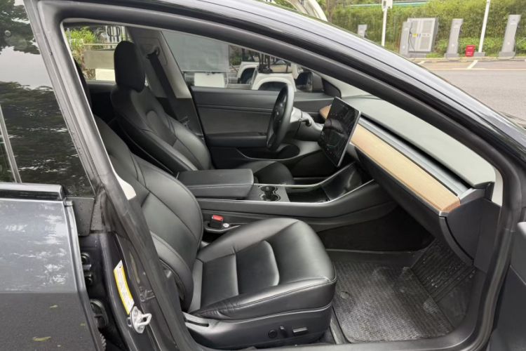 Used Tesla Model 3 2019 Standard Range Rear-Drive Upgraded Version Interior 4