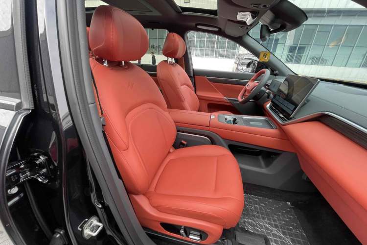 Used Dongfeng eπ eπ008 2024 210Max Range-Extended Version 6 Seats
