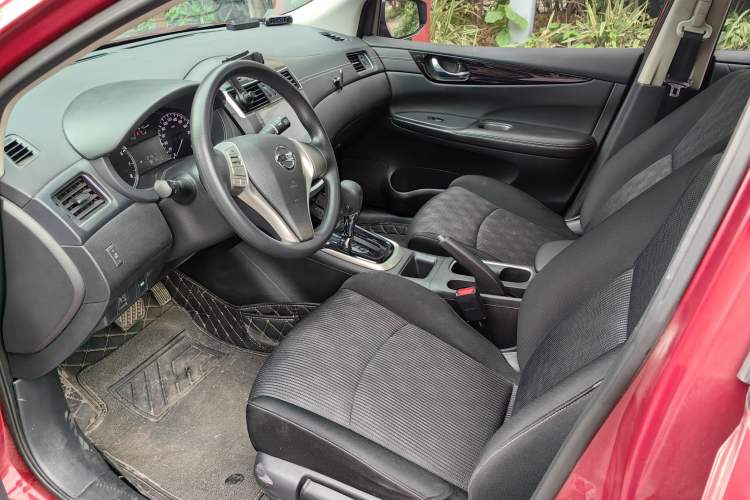 Used Nissan Tiida 2016 1.6L CVT Cool Dynamic Edition Interior 1