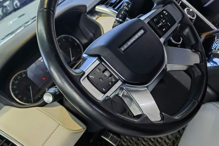 Used Land Rover Discovery 2023 360 PS R-Dynamic S