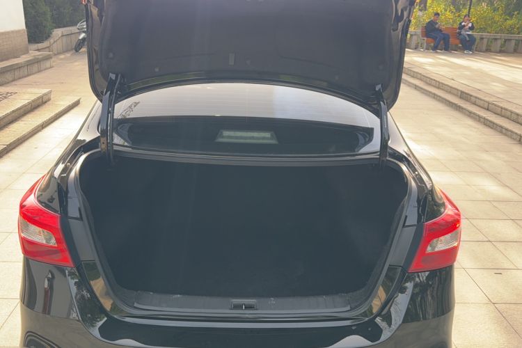 Used Nissan Sylphy 2021 Classic 1.6XE CVT Exclusive Edition Trunk