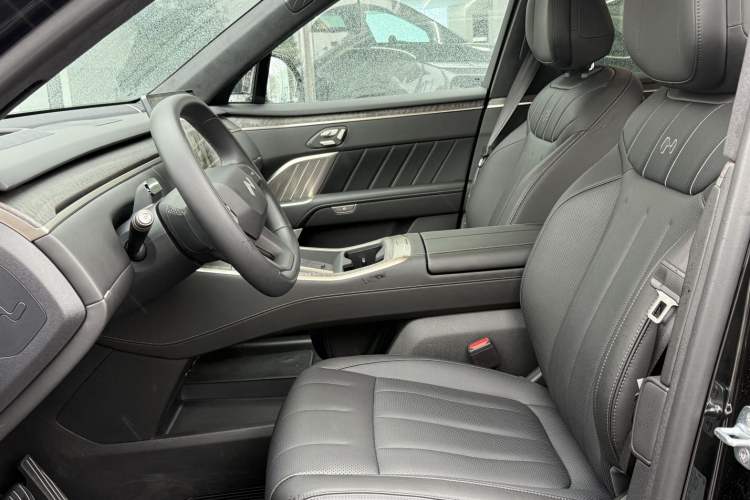 Used ONVO Luxeed L90 2025 Model—Max Six-Seater Version Interior 1