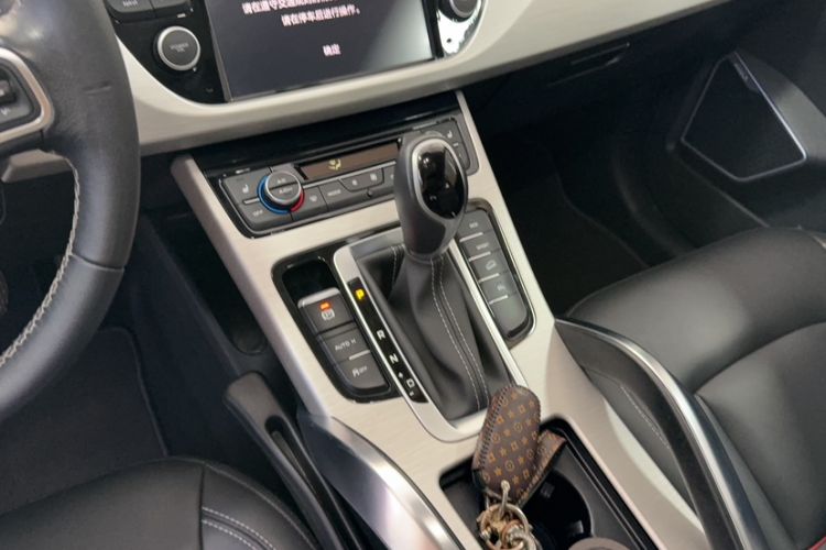 Used Geely Auto Emgrand X7 Sport 2018 1.8TD Automatic Two-Wheel Drive Smart Connect 4G Internet Edition Gear Lever