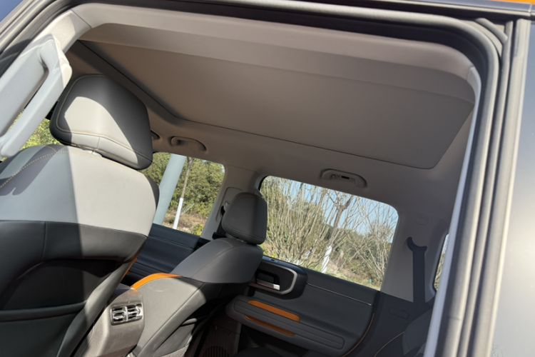 Used BAIC Off-Road BJ40 2024 2.0T All-New Urban Hunter Edition Chivalrous Style
