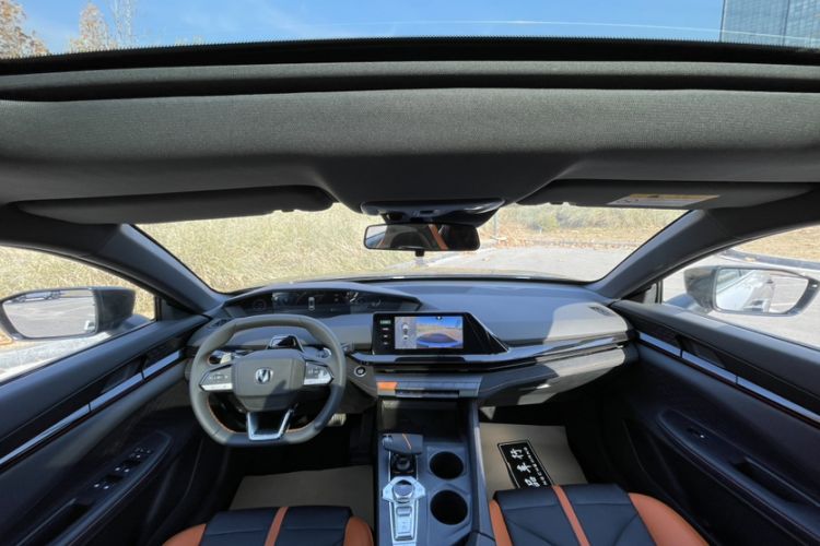 Used Changan UNI-V 2025 1.5T 500Bar Prestige Sporty Version
