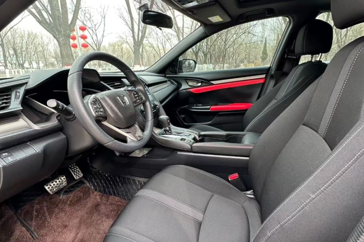 Used Honda Civic 2021 HATCHBACK 220TURBO CVT Trendy Cool Edition Interior 2