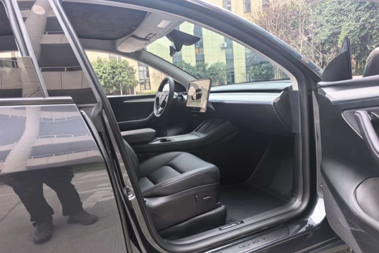 Used Tesla Model Y 2024 Rear-Wheel-Drive Version
