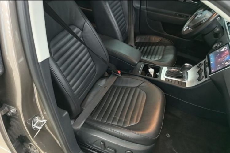 Used Volkswagen Magotan 2015 1.8TSI Advanced Model Interior 7