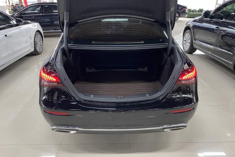 Used Mercedes-Benz E-Class 2022 E 300 L Stylish Model Interior 9