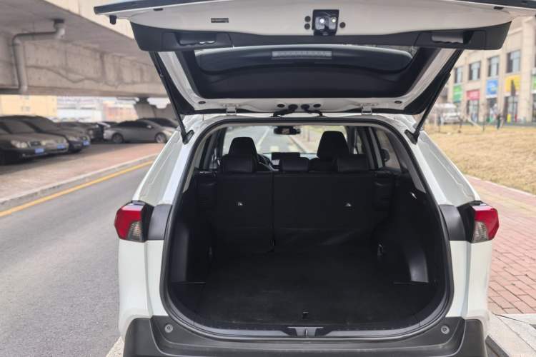 Used Toyota RAV4 2023 2.0L CVT Two-Wheel Drive Fashion Edition Interior 8