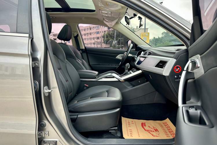 Used Geely Auto Emgrand X7 Sport 2018 1.8TD Automatic Two-Wheel Drive Smart Connect 4G Internet Edition Interior 8