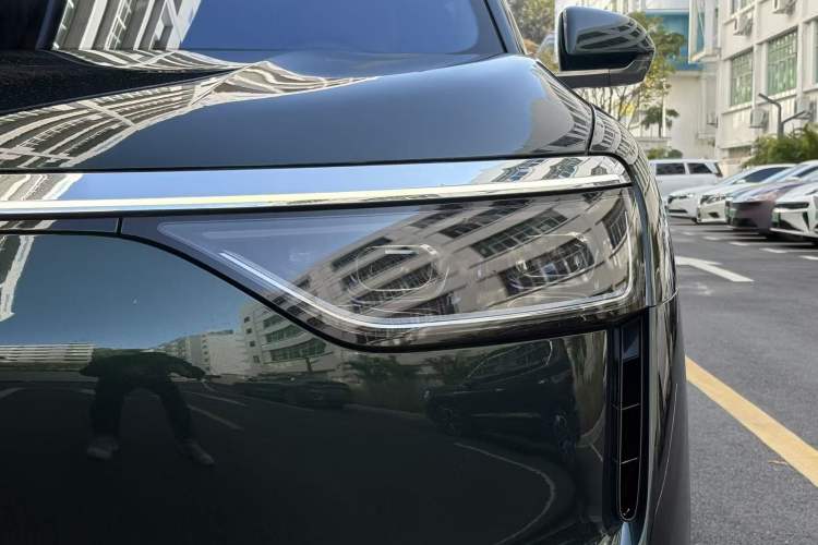 Used Hima AITO M8 2025 Extended-Range Ultra Version 53.4 kWh 6-Seater Edition
