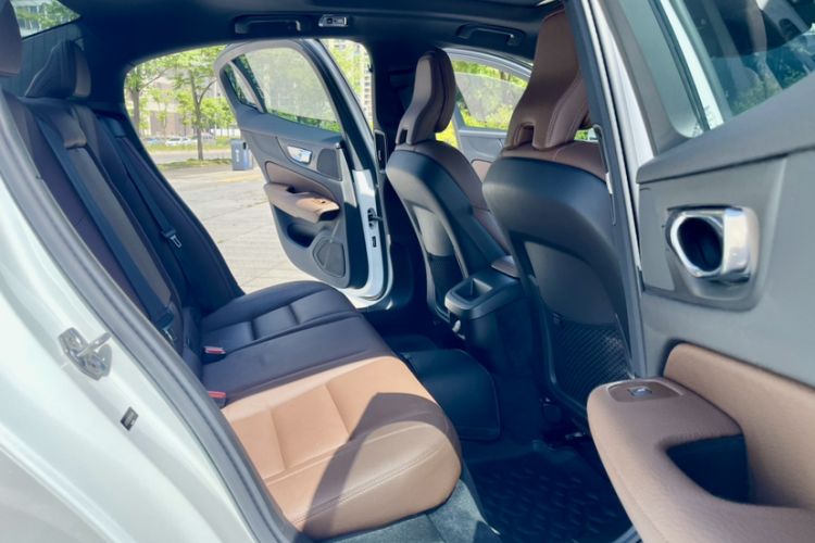 Used Volvo S60 2022 B4 Zhiyuan Luxury Edition
