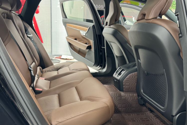 Used Volvo S90 2023 B5 Zhiyi Luxury Edition
