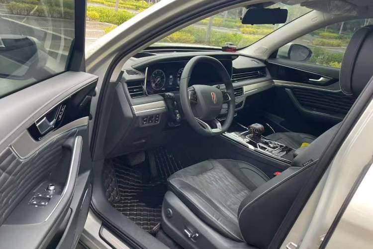 Used Hongqi HS5 2022 Revised Version 2.0T Smart Connect Flagship Edition
