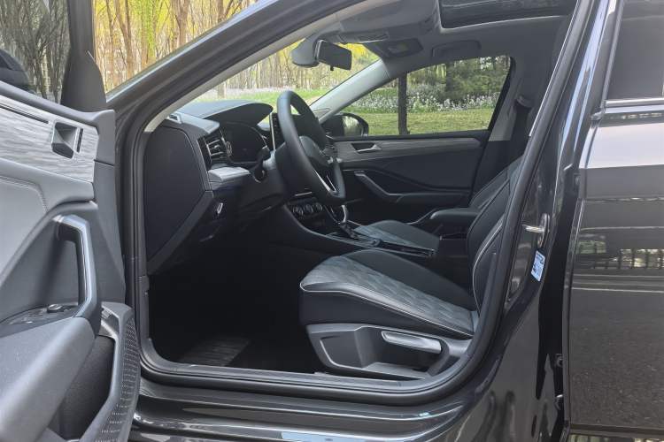 Used Volkswagen Sagitar 2025 300TSI DSG Excellence Edition Left Front Seat