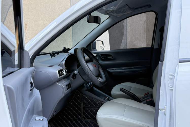 Used Wuling Hongguang New Energy 2025 Extended-Range Hybrid 50 km Standard Version