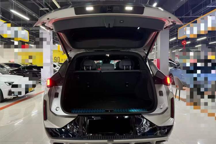 Used Lynk & Co 08 EM-P 2023 245km Ultra-Long Range Halo