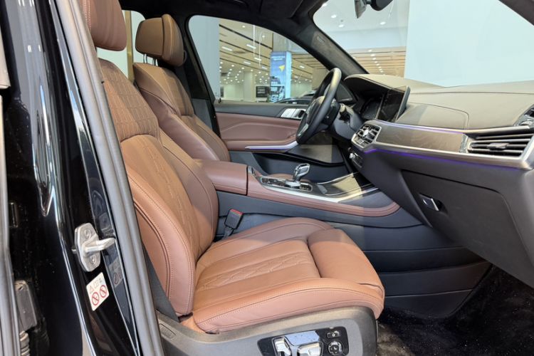 Used BMW X7 2021 xDrive40i Luxury Package with Premium Features
