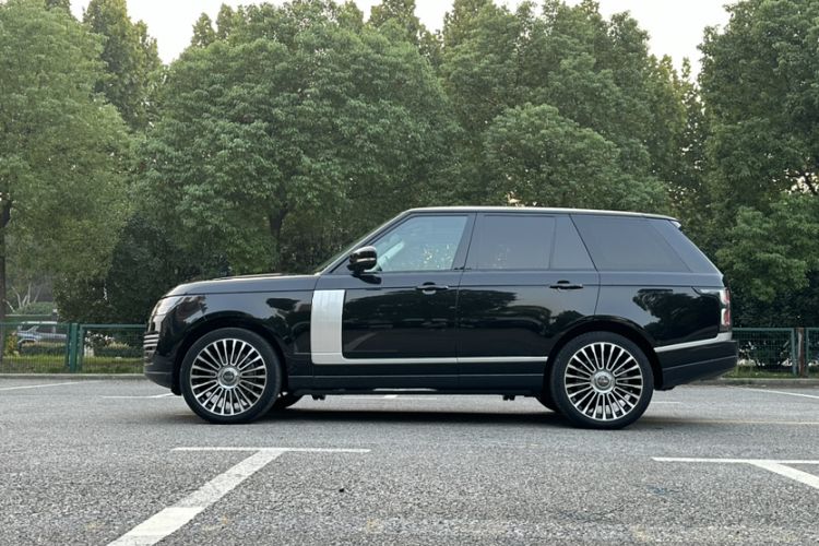 Used Land Rover Range Rover 2022 3.0 L6 360 PS Grand Edition
