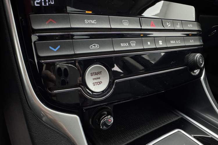 Used Jaguar XEL 2019 2.0T 200 PS Deluxe Edition