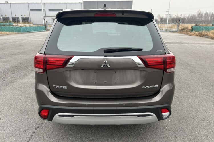 Used Mitsubishi Outlander 2019 2.4L 4x4 Zhi Xiang Edition 7 Seats China V Emission Standard