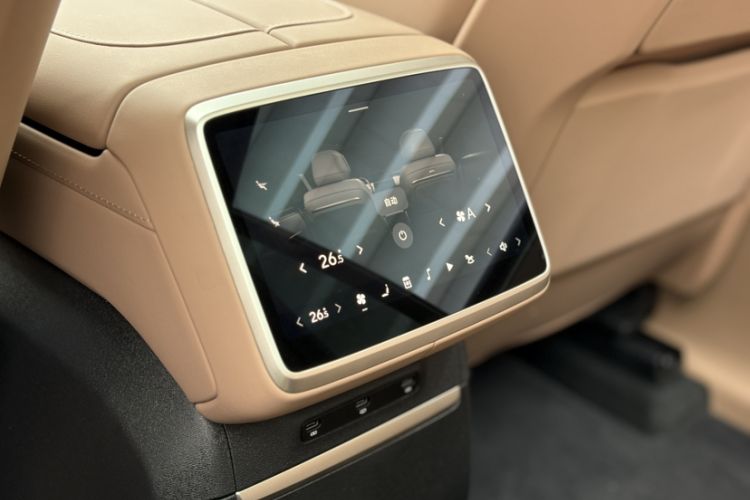 Used ONVO Luxeed L90 2025 Model—Ultra Six-Seater Version