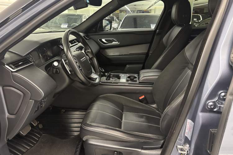 Used Land Rover Range Velar 2019 250 PS R-DYNAMIC S Interior 8