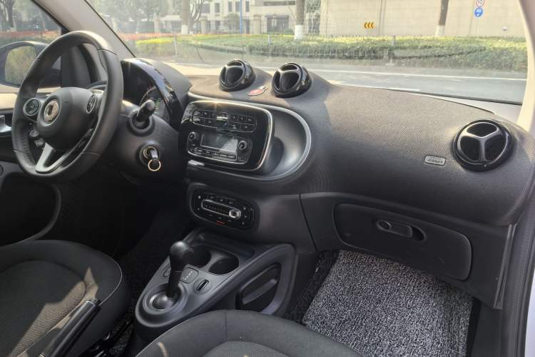 Used smart fortwo 2015 1.0L 52 kW Hardtop Passion Edition
