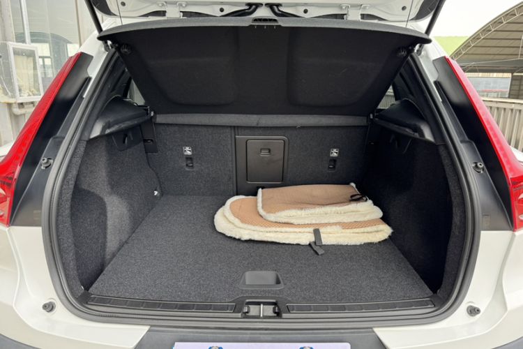 Used Volvo XC40 2021 T4 4x4 SmartDrive Fashion Edition Trunk