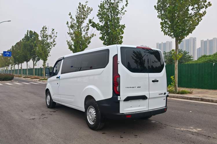 Used Ford Transit 2023 2.0T Diesel Manual Multifunction Commercial Vehicle Mid-axle Low-Roof Design 5/6 Seats
