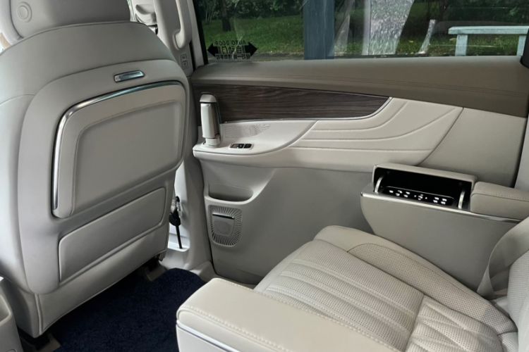 Used Roewe iMAX8 2021 400TGI Supreme Series Prestige Edition
