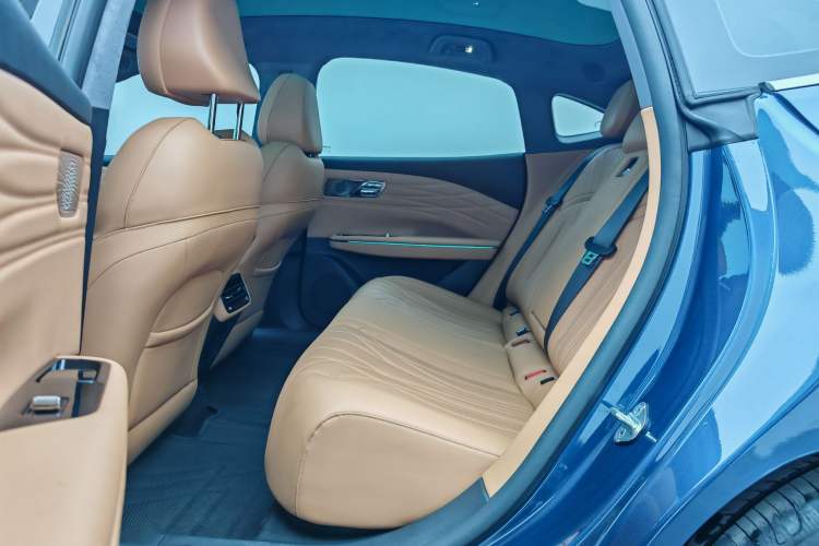 Used Geely Galaxy Galaxy 8 2025 130km EM-P Exploration Edition
