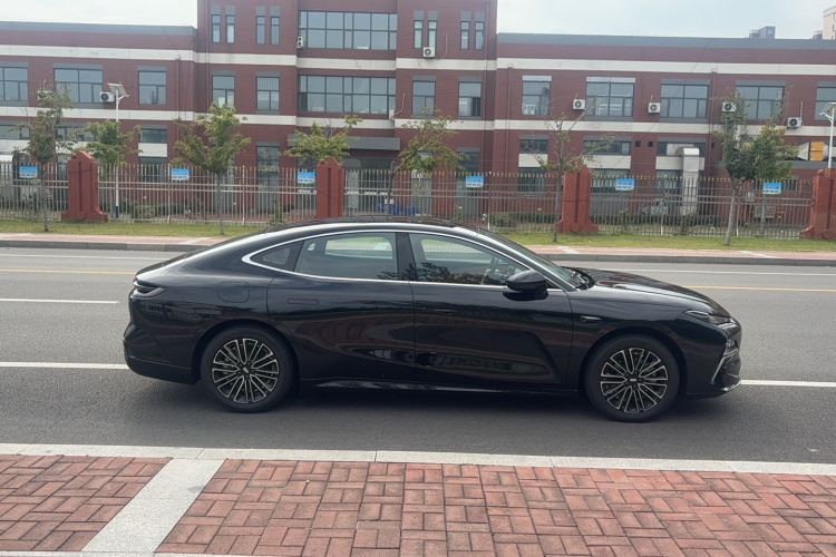 Used Geely Galaxy Galaxy 8 2025 130km EM-i Prestige Edition