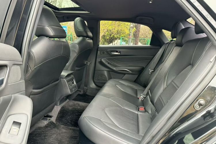 Used Toyota Avalon 2019 Dual-Engine 2.5L Luxury Edition China VI Standard