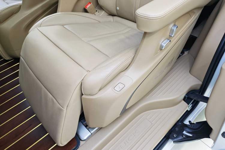 Used Buick GL8 2021 ES Landtrek 653T Luxury Model Interior 9