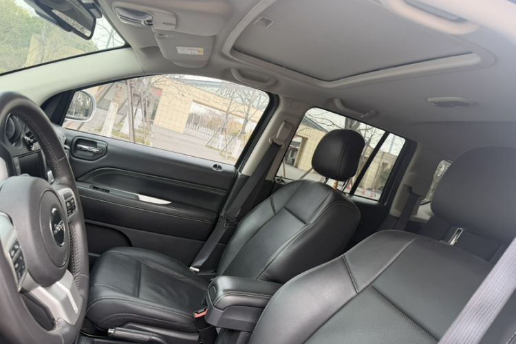 Used Jeep Compass 2014 2.0L two-wheel drive luxury version